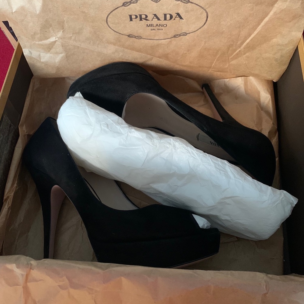 Prada black suedes heels 37.5